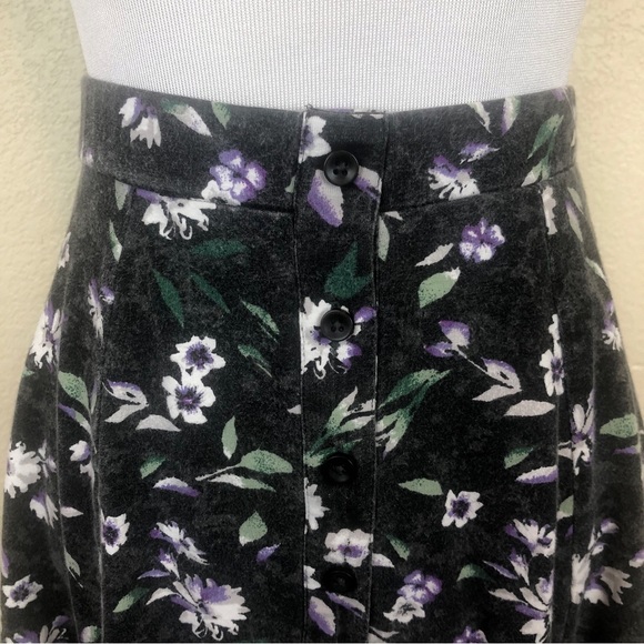 SOLD American Eagle Black Floral Circle Skater Skirt - Picture 2 of 9